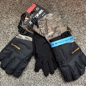 Dakine Titan Gore-Tex Camouflage and Black Men's Gloves, size small